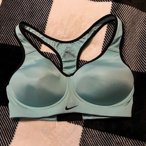 Nike sports bra sz 32c